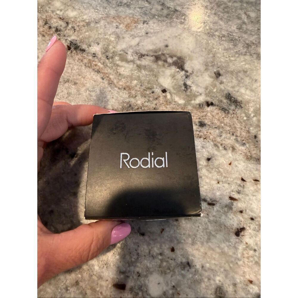 Rodial Glass Powder - Picture 2 of 8